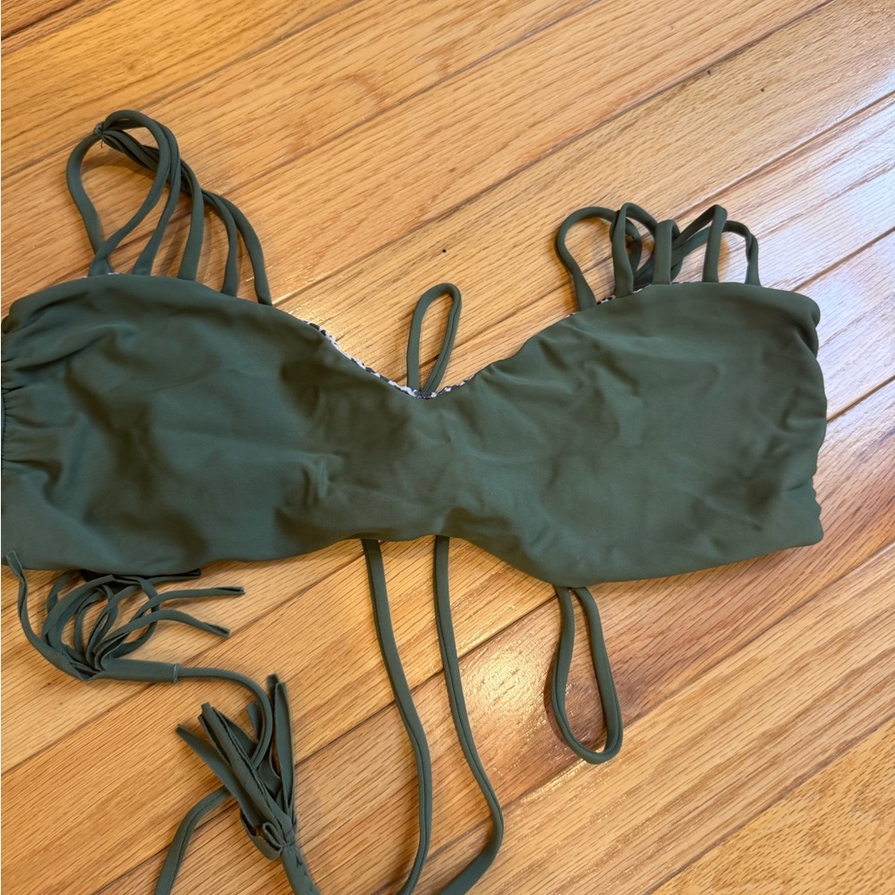 Acacia bikini, top size large never worn
